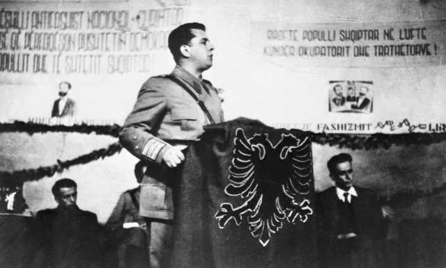 Последний сталинист Европы: 115 лет со дня рождения албанского диктатора Энвера Ходжи