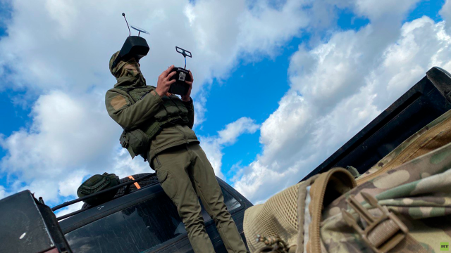 «Скрыться от такой «птички» уже нереально»: как в ЛНР готовят операторов боевых FPV-дронов