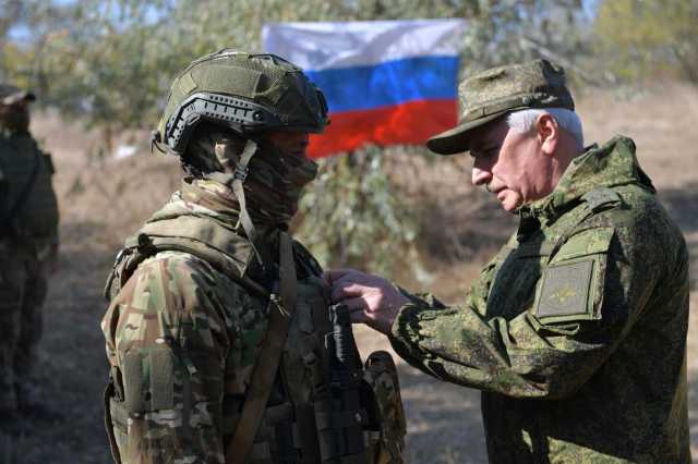 «Вы гордость своей страны»: в Минобороны РФ наградили военных за отражение атак ВСУ в районе Работина