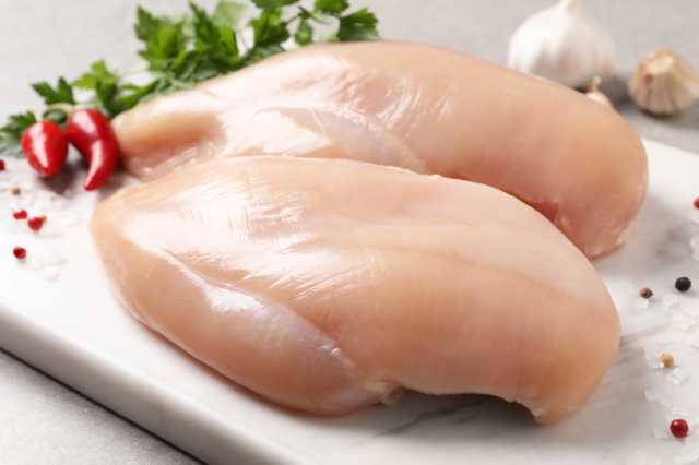 Для поддержания стабильных цен: правительство ввело беспошлинный импорт куриного мяса на весь 2024 год