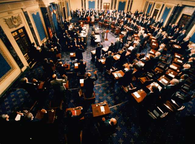 Грандиозный скандал: 25 лет назад палата представителей США проголосовала за импичмент Билла Клинтона