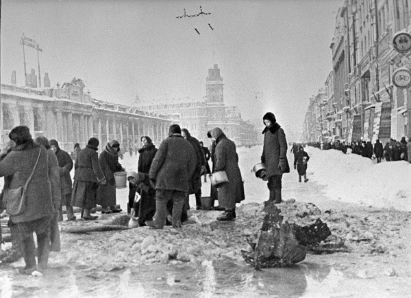 «Символ победы правды над силой»: известные петербуржцы — о снятии блокады Ленинграда