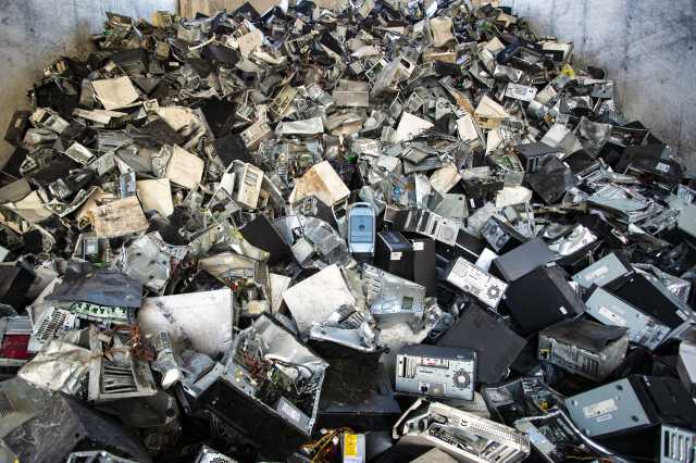 «Теряются очень ценные материалы и ресурсы»: эколог — о правилах утилизации электронных устройств