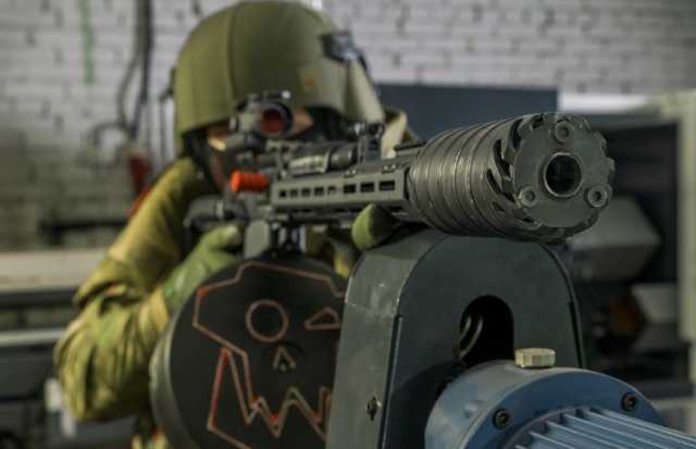 «Устанавливают на все виды оружия»: разработчик — о новом приборе малошумной стрельбы для ВС РФ