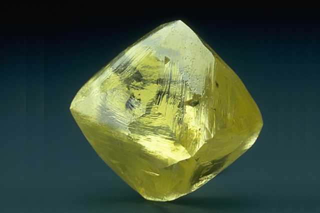 Ценные примеси: российские учёные первыми определили концентрации водорода в алмазах