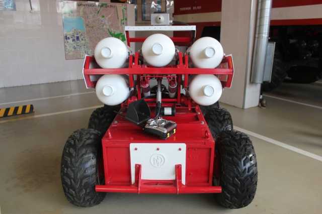 Робот-огнеборец: как в России разрабатываются комплексы для дистанционного тушения пожаров