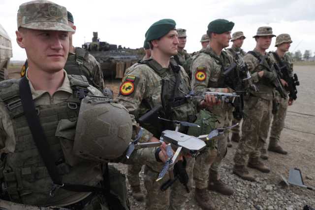 «Профессионалы по выбиванию средств»: почему Польша и Прибалтика призвали ЕС профинансировать создание линии обороны