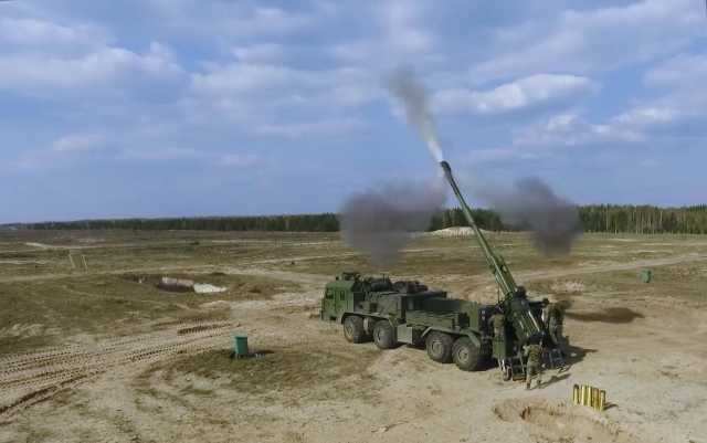 «Выдержала попадание из HIMARS»: как новейшая российская колёсная гаубица 2С43 «Мальва» применяется в ходе СВО